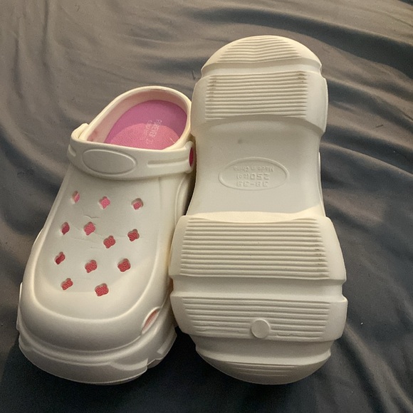 Cream and pink platform crocs from forever 21 - Picture 5 of 8